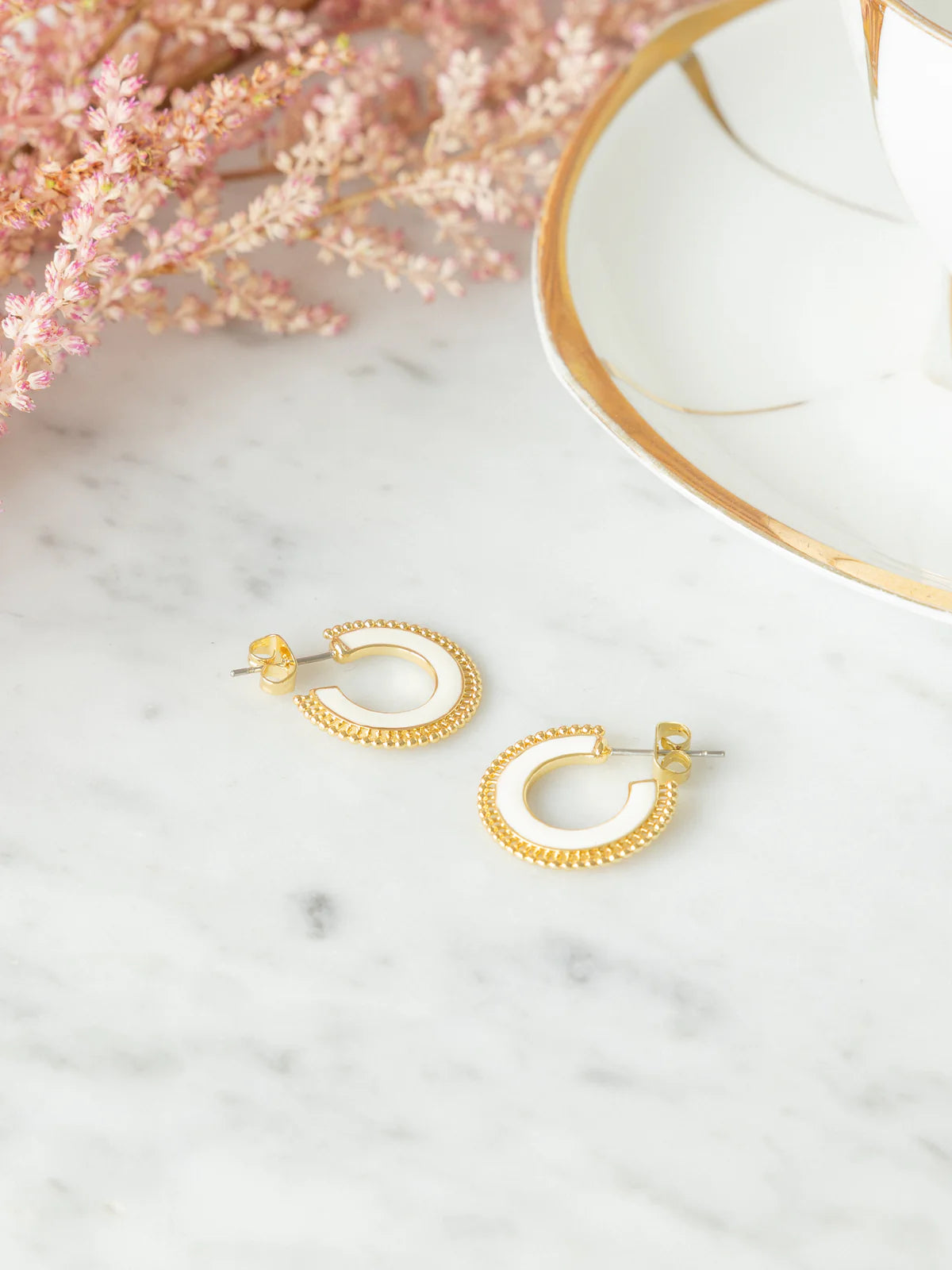 Lily creme earrings - Secrets by B